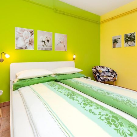 Apartments Erik B&B Adults Only Ровин Екстериор снимка