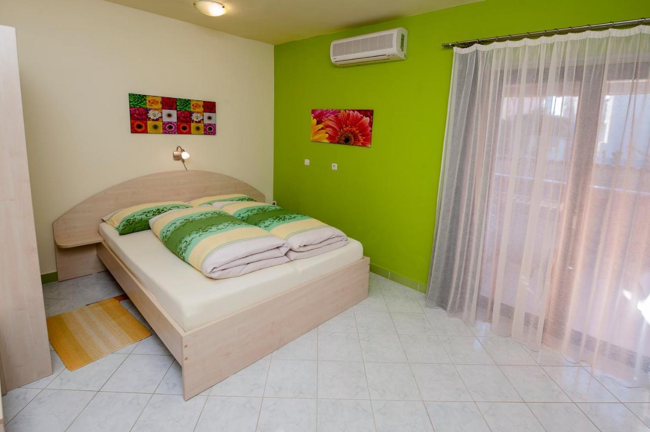 Apartments Erik B&B Adults Only Ровин Екстериор снимка