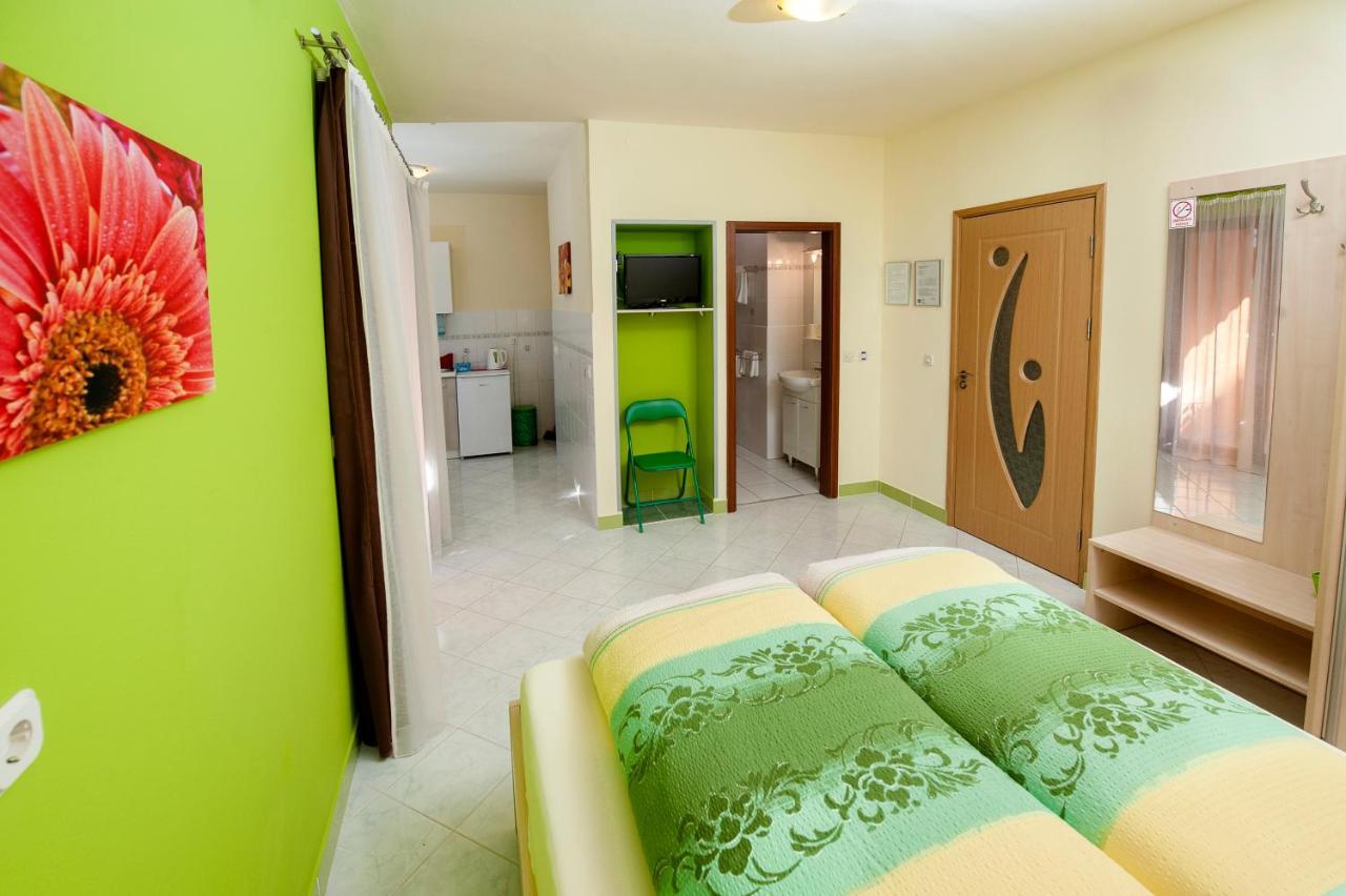 Apartments Erik B&B Adults Only Ровин Екстериор снимка