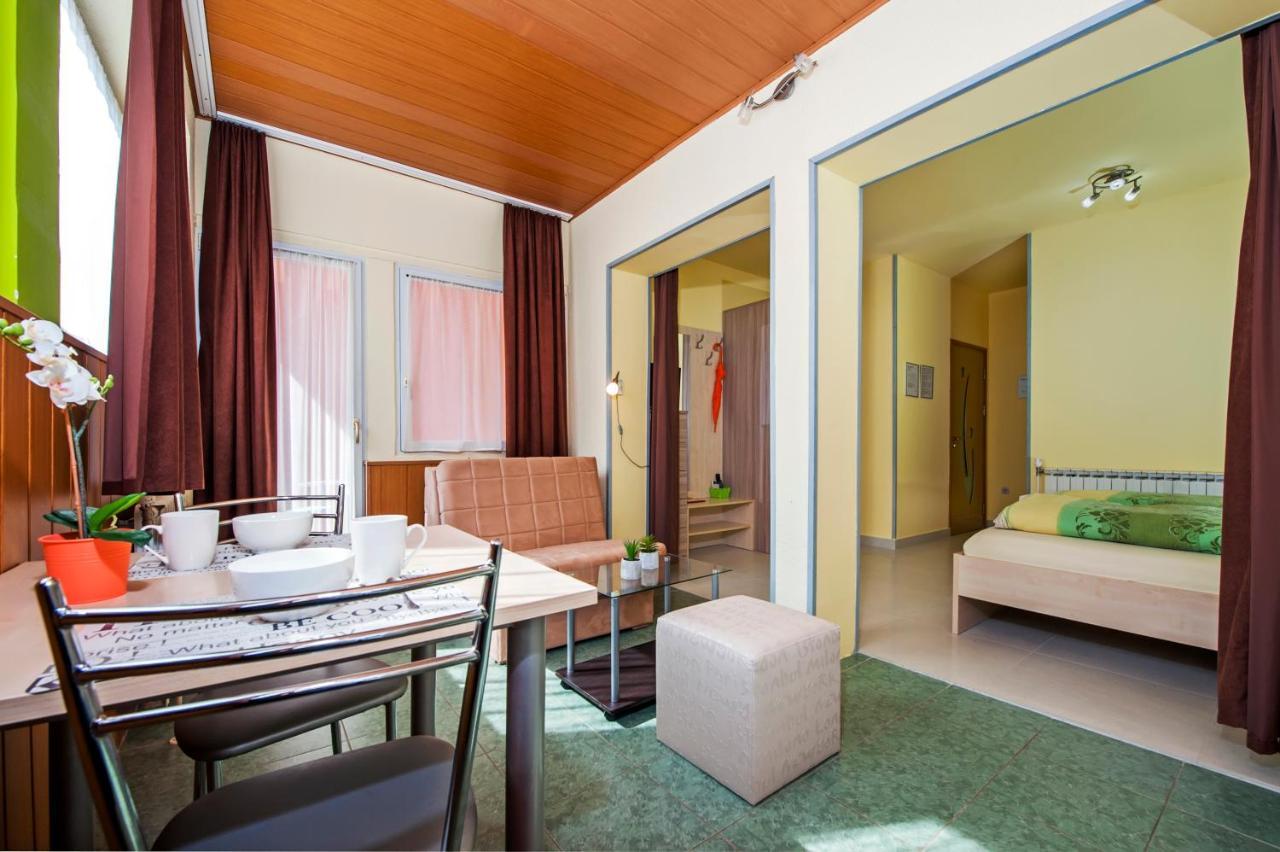 Apartments Erik B&B Adults Only Ровин Екстериор снимка