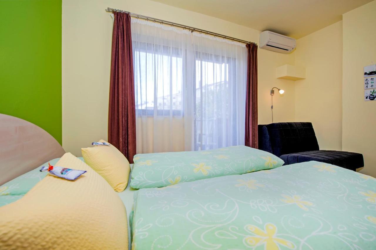 Apartments Erik B&B Adults Only Ровин Екстериор снимка