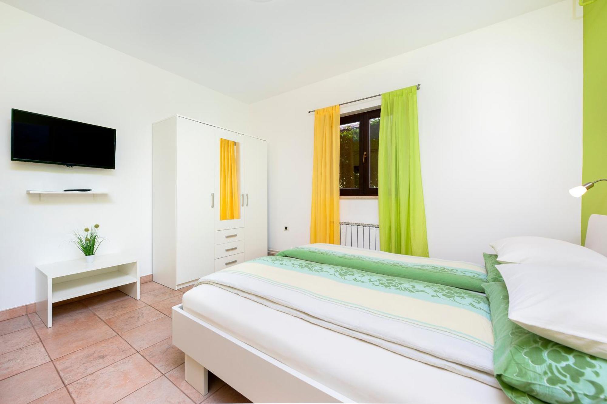 Apartments Erik B&B Adults Only Ровин Екстериор снимка