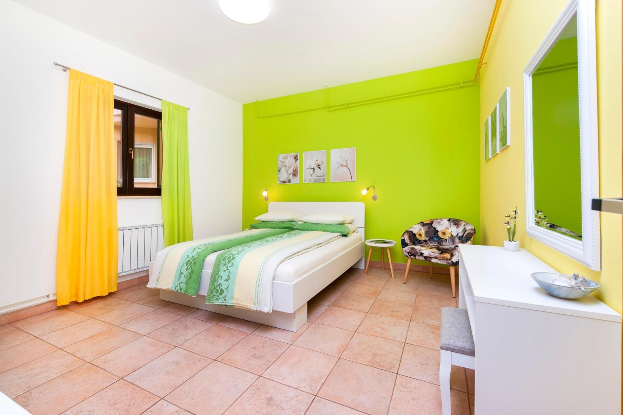 Apartments Erik B&B Adults Only Ровин Екстериор снимка