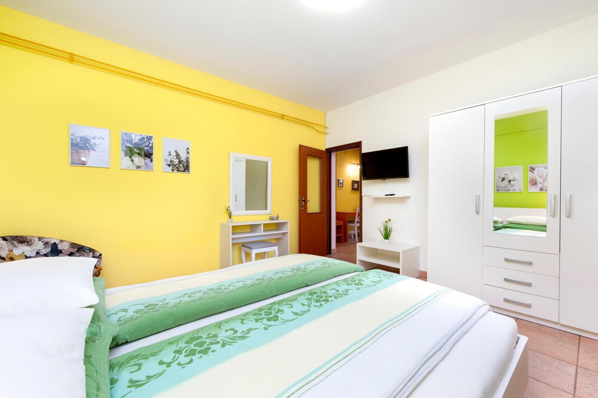 Apartments Erik B&B Adults Only Ровин Екстериор снимка