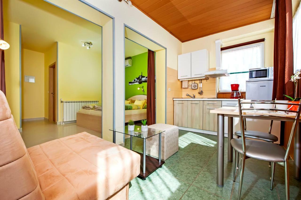 Apartments Erik B&B Adults Only Ровин Екстериор снимка