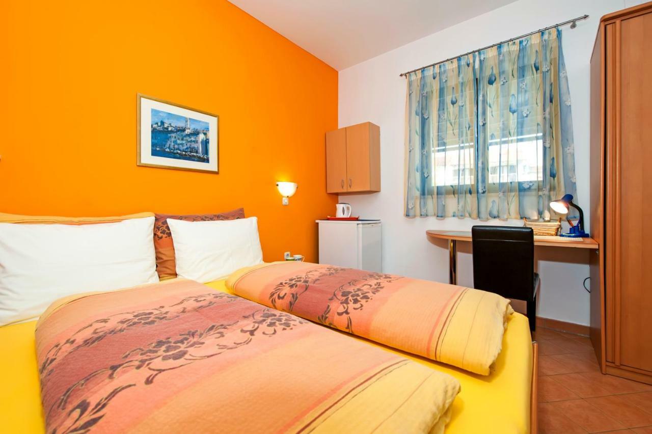 Apartments Erik B&B Adults Only Ровин Екстериор снимка